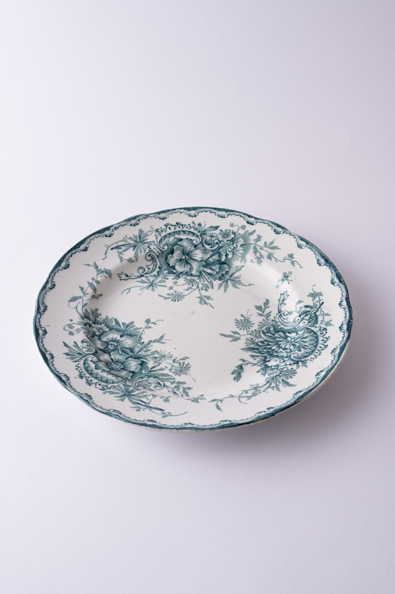 Stunning Porcelain Plate