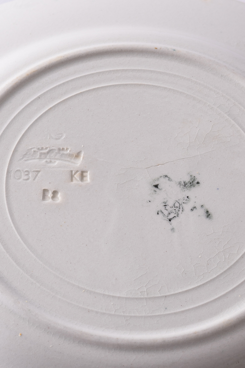 Stunning Porcelain Plate - Image 3